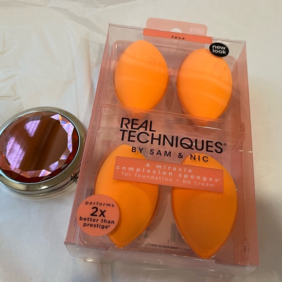 🌸Beauty blender and pocket mirror bundle - Picture 2 of 9